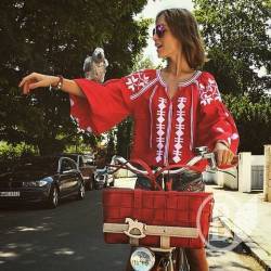 Американський Vogue присвятив статтю моді на все українське Американський Vogue присвятив статтю моді на все українське