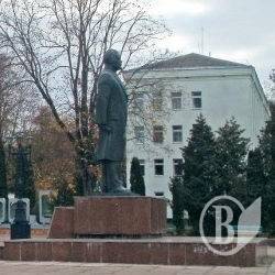ЗМІ України підтримали справу продажу Леніна за мільйон ЗМІ України підтримали справу продажу Леніна за мільйон