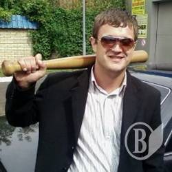 Велосипедист зарезал водителя, который выскочил с битой Велосипедист зарезал водителя, который выскочил с битой
