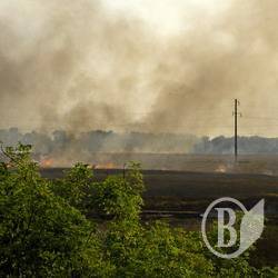Військовий полігон гасили з гелікоптера Військовий полігон гасили з гелікоптера