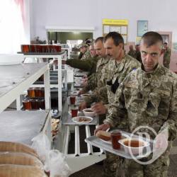 Міноборони розірве контракт з фірмою, що отруїла військових в «Десні» Міноборони розірве контракт з фірмою, що отруїла військових в «Десні»