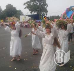 У Коропі вирує Миколаївський ярмарок - пряма трансляція У Коропі вирує Миколаївський ярмарок - пряма трансляція