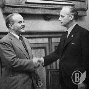 Сегодня 77 лет пакту Молотова-Риббентропа Сегодня 77 лет пакту Молотова-Риббентропа