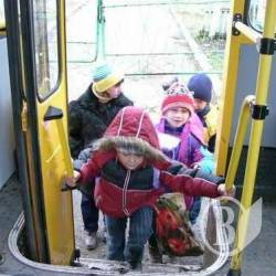 Школярів мають возити в громадському автотранспорті за півціни Школярів мають возити в громадському автотранспорті за півціни