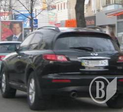 Водій Infiniti збив пішохода в центрі Чернігова