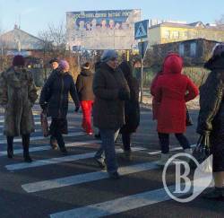 Учителя опять перекрыли трассу в Городне Учителя опять перекрыли трассу в Городне