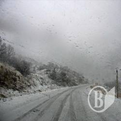Ночью вытянули из снега два легковика Ночью вытянули из снега два легковика