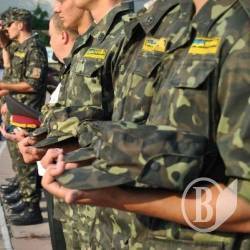 Чернігівських випускників військових кафедр призиватимуть на півтора роки Чернігівських випускників військових кафедр призиватимуть на півтора роки