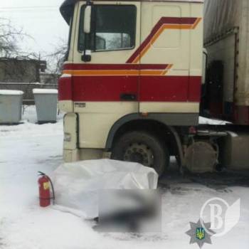 Водій фури помер у машині Водій фури помер у машині