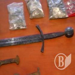 Митники повернули в Україну середньовічний меч Митники повернули в Україну середньовічний меч