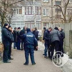 Озброєний бандит затриманий в Чернігові. Двоє співробітників поранено. Фото Озброєний бандит затриманий в Чернігові. Двоє співробітників поранено. Фото