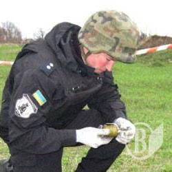 Підкинули гранату в належну банку недобудову Підкинули гранату в належну банку недобудову