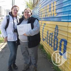 Активісти відновили жовно-блакитний паркан Активісти відновили жовно-блакитний паркан
