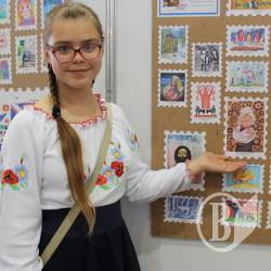 Малюнок школярки надрукували на марці Малюнок школярки надрукували на марці