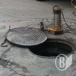 Порвало водогін у Чернігові Порвало водогін у Чернігові