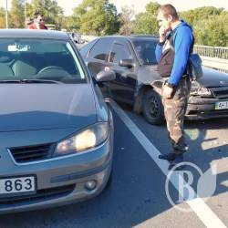 На мосту через Десну утворився автомобільний затор На мосту через Десну утворився автомобільний затор