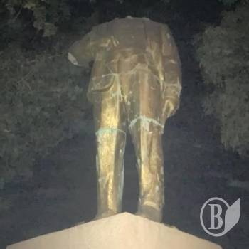 У відреставрованого Леніна відпала голова й рука У відреставрованого Леніна відпала голова й рука