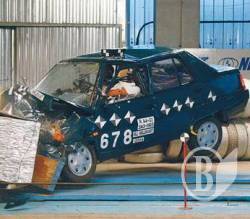 «Гонщик» на Honda потрощив «Славуту» в Чернігові «Гонщик» на Honda потрощив «Славуту» в Чернігові