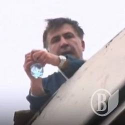 Загострення: прихильники Саакашвілі не дають вивезти затриманого Загострення: прихильники Саакашвілі не дають вивезти затриманого