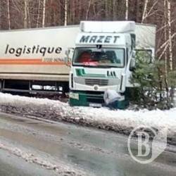 Якщо фура заїхала в поле чи ліс – телефонуйте, будем витягати Якщо фура заїхала в поле чи ліс – телефонуйте, будем витягати