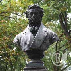 У Чернігові викрали пам'ятник Пушкіну. Стояв більше 100 років У Чернігові викрали пам'ятник Пушкіну. Стояв більше 100 років
