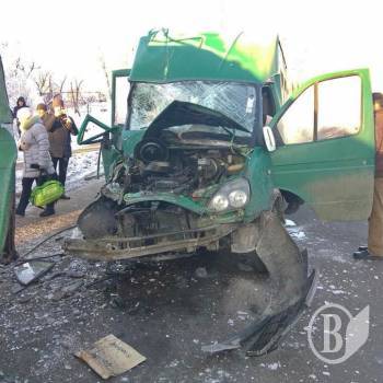 Міськрада розірвала договори з усіма «маршрутниками», бо ті не хотіли електронних квитків Міськрада розірвала договори з усіма «маршрутниками», бо ті не хотіли електронних квитків