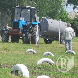 Чоловіка, що потрапив під трактор, до лікарні не довезли Чоловіка, що потрапив під трактор, до лікарні не довезли