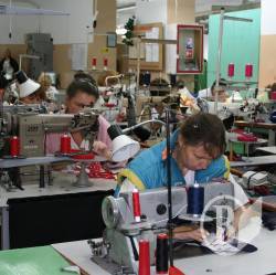 Чотири тисячі працівників легкої промисловості невдовзі святкуватимуть Чотири тисячі працівників легкої промисловості невдовзі святкуватимуть