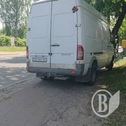 Як паркувати «широкий» фургон і як від цього відучити? Як паркувати «широкий» фургон і як від цього відучити?