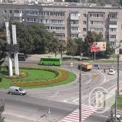 Автобус зіткнувся зі сміттєвозом Автобус зіткнувся зі сміттєвозом