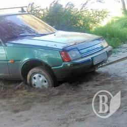 Рятувальники витягли «Славуту» з берега Десни Рятувальники витягли «Славуту» з берега Десни