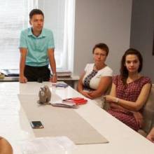 Чиновника силоміць нагодували фальшивим маслом Чиновника силоміць нагодували фальшивим маслом