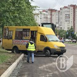 Перевізники в Чернігові зажадали по 6 грн за проїзд автобусом Перевізники в Чернігові зажадали по 6 грн за проїзд автобусом