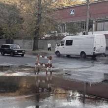 Немов пороблено: знову фонтан на перехресті Шевченка й Молодчого Немов пороблено: знову фонтан на перехресті Шевченка й Молодчого