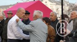 У Чернігові мітингують проти нових тарифів У Чернігові мітингують проти нових тарифів