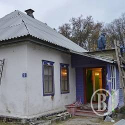 На Ічнянщині людям ремонтують хати, пошкоджені снарядами На Ічнянщині людям ремонтують хати, пошкоджені снарядами