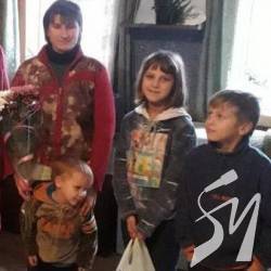 Родина з 5 дітьми отримала «двоповерхове» ліжко Родина з 5 дітьми отримала «двоповерхове» ліжко