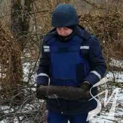 В Ічнянському районі знищили «пролісок» калібром 122 мм В Ічнянському районі знищили «пролісок» калібром 122 мм