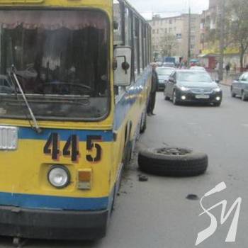 Проїзд тролейбусом в Чернігові збираються підвищити до 5 грн Проїзд тролейбусом в Чернігові збираються підвищити до 5 грн