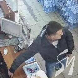 Жінки-продавці затримали злодія в магазині Жінки-продавці затримали злодія в магазині