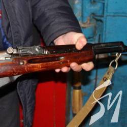 Лякав поліцію карабіном. Зачинили в ізолятор Лякав поліцію карабіном. Зачинили в ізолятор