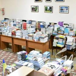 В дитячій бібліотеці ім. Довженка – поповнення книгами В дитячій бібліотеці ім. Довженка – поповнення книгами