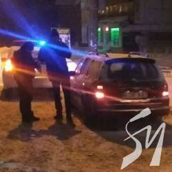 Автотроща, припорошена снігом Автотроща, припорошена снігом