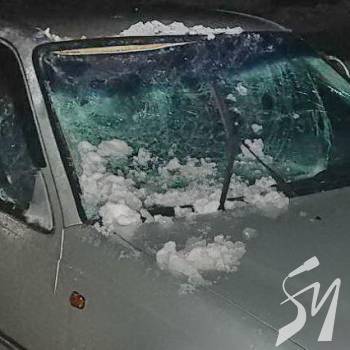 Бурулька потрощила авто Бурулька потрощила авто