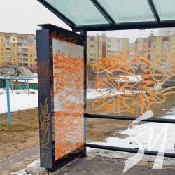 Вандали ретельно «опрацювали» нову зупинку з балончиків Вандали ретельно «опрацювали» нову зупинку з балончиків