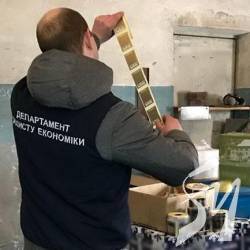 З підпільного «алкоцеху» у Чернігові вилучено півтори тонни алкожижи З підпільного «алкоцеху» у Чернігові вилучено півтори тонни алкожижи