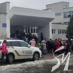 В школі №30 – евакуація: хтось з балончика пшикнув В школі №30 – евакуація: хтось з балончика пшикнув