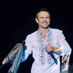 Святослав Вакарчук закликав йти на вибори у вишиванці Святослав Вакарчук закликав йти на вибори у вишиванці