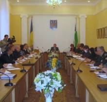 У Чернігові журналістку не пускали на засідання комісії в ОДА У Чернігові журналістку не пускали на засідання комісії в ОДА