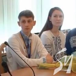 Школярів-переможців олімпіад і конкурсів нагородили в Чернігівській облраді Школярів-переможців олімпіад і конкурсів нагородили в Чернігівській облраді